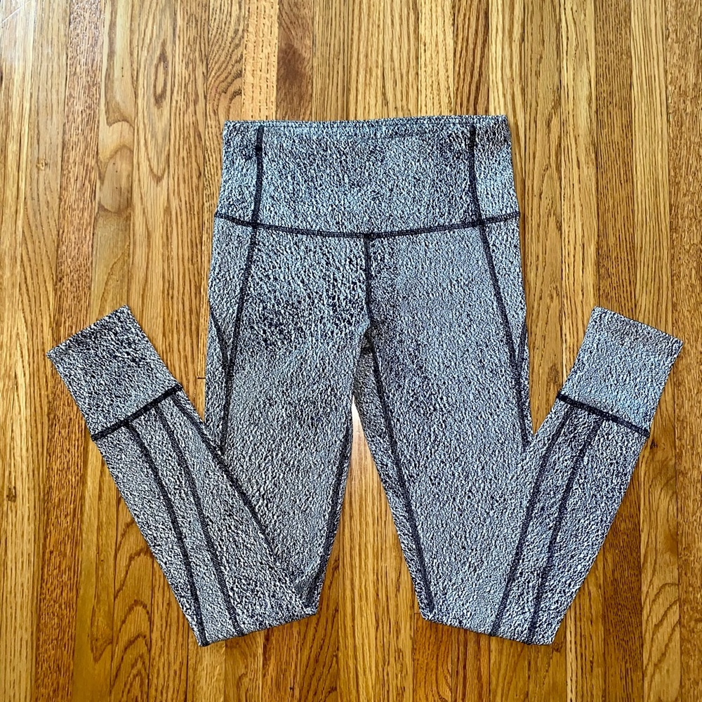 Lululemon RARE Legging Pants, Size 4, White/Black